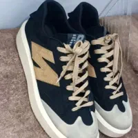 کتانی و کفش مجلسی و بچگانه|کیف، کفش، کمربند|میانه, |دیوار