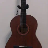 گیتارنرم وخوش صدا سیم هانو همراه باکیفش