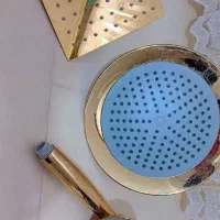 سر دوش حمام