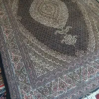 زمینه کرم قهوه ای و زمینه سرمه ای چهل رج ماهی|فرش|خوی, |دیوار
