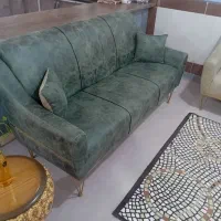 مبلمان کلاسیک به همراه میز و گل میز