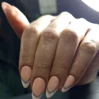 خدمات کاشت ناخن با تخفیفات ویژه