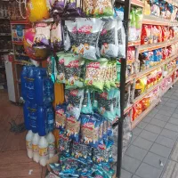 کارگر جهت کار در سوپر مارکت