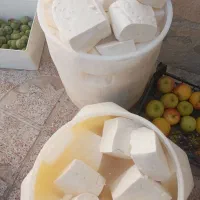 فقط سه دبه مونده کهنه و روغنی