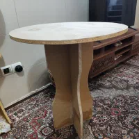 یک جفت پشتی سالم به همراه ۲ میز باهم 500|پشتی|کرج, شهرک بنفشه|دیوار