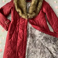 کاپشن زرشکی|لباس|ساری, |دیوار