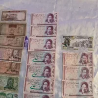 مقداری اسکناس شاهی وجمهوری اسلامی فروش میرسد