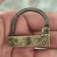 قفل قدیمی|کلکسیون اشیاء عتیقه|قم, نخودی|دیوار