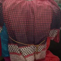 تعدادی لباس در حد نو