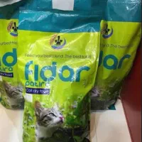 گربه غذاخشک