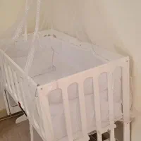 تخت کنار مادر