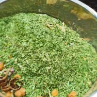 همکار خانم جهت سبزی خردکنی