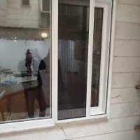 توری پلیسه و پنجره دوجداره