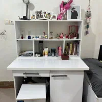 کتابخونه .میز