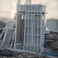 درب سالن ریلی و پنجره