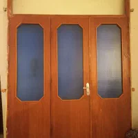 درب چوبی شیشه ای قدیمی بزرگ|مصالح و تجهیزات ساختمان|خان ببین, |دیوار