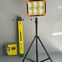 چراغ پنل خورشیدی‌وشارژی پایه‌دار