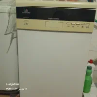 ماشین ظرفشویی ۸نفره سالم .میز ناهارخوری ۴نفره