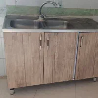سینک با شیر آب