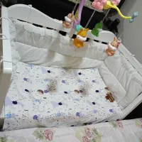 تخت کنار مادر