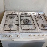 اجاق گاز و میز و صندلی