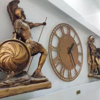 ساعت دیواری سفید چوبی