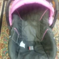 کاکسکه وتخت کنار مادر وصندلی نوزاد ماشین