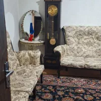 مبل هفت نفره همراه با ساعت ایستا ده چوب گردوهستند|مبلمان خانگی و میز عسلی|هرسین, |دیوار