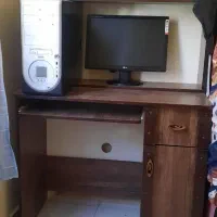 میز کامپیوتر یا مطالعه با کتابخانه