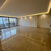 اجاره ویلایی۸۰۰متری با۴۰۰مترساخت۹خواب درباغ دریاچه