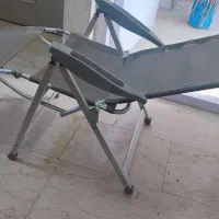 صندلی راحتی کنار استخر تراس بالکن باغ