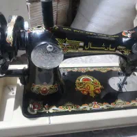 یک جفت چرخ خیاطی قدیمی سالم سالم