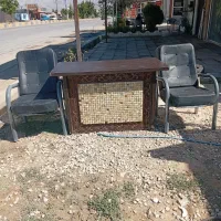میز مدیریت و صندلی انتظار