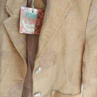 کت خارجی|لباس|کرج, ساسانی (قلمستان)|دیوار