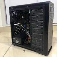 لپتاپ و سیستم کامپیوتر با کیبورد، موس و مانیتور