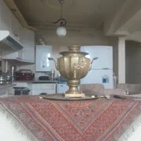 سماورروس قدیمی روی ساچمه میچرخد