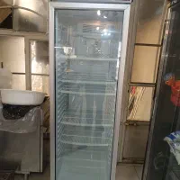 یک دستگاه یخچال صنعتی