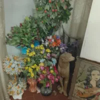 تعدادی گل و گلدان مصنوعی نو