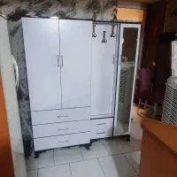 کمد و جاکفشی ایستاده