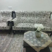 مبل ۷ نفره همراه جلو مبلی و۲عددمیزعسلی کوچک