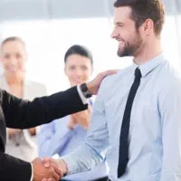 دعوت به همکاری خانم و آقا در کارگزاری املاک