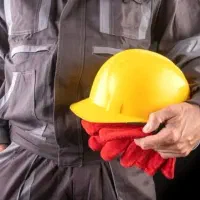 استخدام یک نفر نیروی کار خط تولید