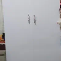 یک عدد کمد در حد نو