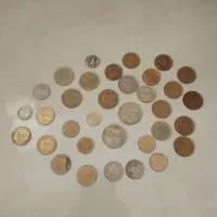 چندین سکه پول