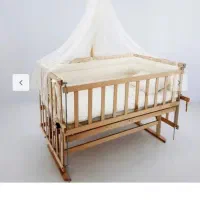 گهواره تمام چوب کنار مادر