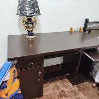 میز کامپیوتر در حد نو