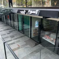 فروش مغازه ۳۰ متری بر خیابان ولیعصر سر چاله باغ