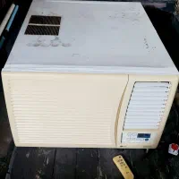 یک دستگاه کولر پنجره ای ال جی در حد نو