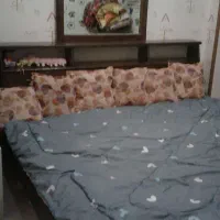 تخت خواب دونفره  با دوعددعسلی و وآینه بدونه تشک