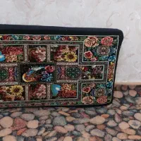 یک جفت پشتی داخلش نیاز ب تعمیر داره